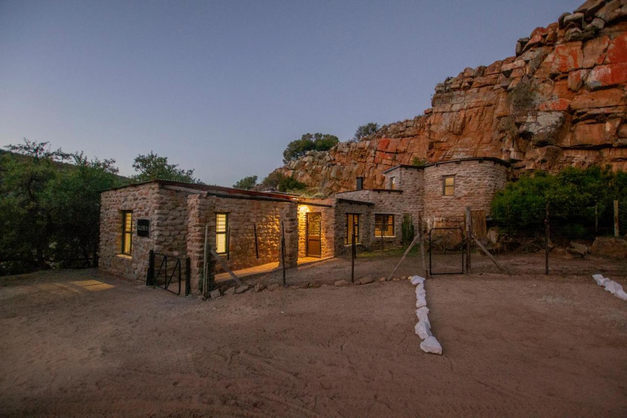 Desert Wind Private Guest And Game Farm Монтегю Екстериор снимка